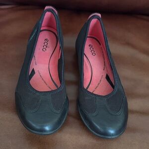 ECCO Women's Black Flats with Pink Interior